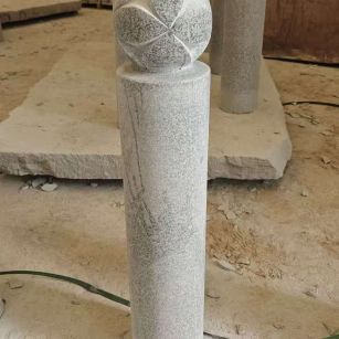 潍坊 芝麻白花岗岩石材挡车石柱、停车柱、圆柱挡车柱、方柱挡车柱等