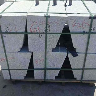 潍坊 芝麻白异形坐凳，石凳