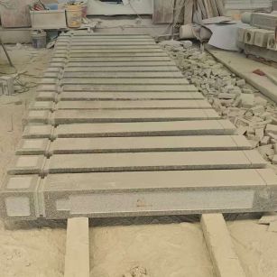 潍坊 芝麻白异形加工雕刻-栏杆大柱，方柱