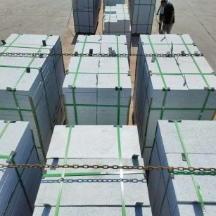 潍坊 芝麻白花岗岩5公分地铺石 花岗岩厂家工厂装车日常