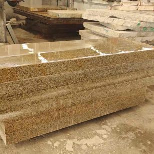 潍坊 黄金麻栏杆料半成品加工中