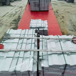 潍坊 芝麻白仿形加直形路沿石出货日常