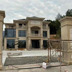 潍坊 黄金麻花岗岩别墅雕花外墙干挂配上门口雕花罗马柱