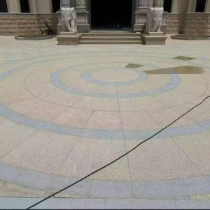 潍坊 黄金麻芝麻灰花岗岩石材地铺拼接效果