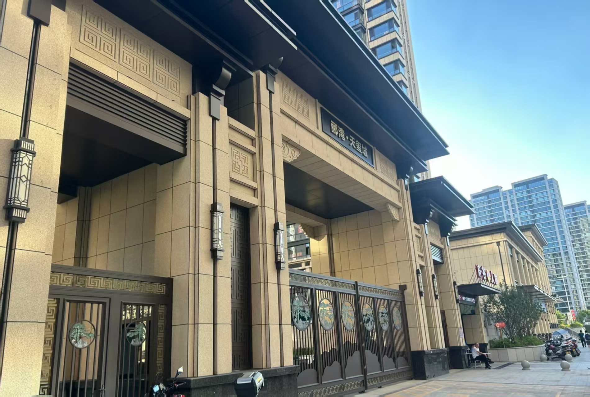 潍坊 黄金麻花岗岩荔枝面小区门楼外墙干挂