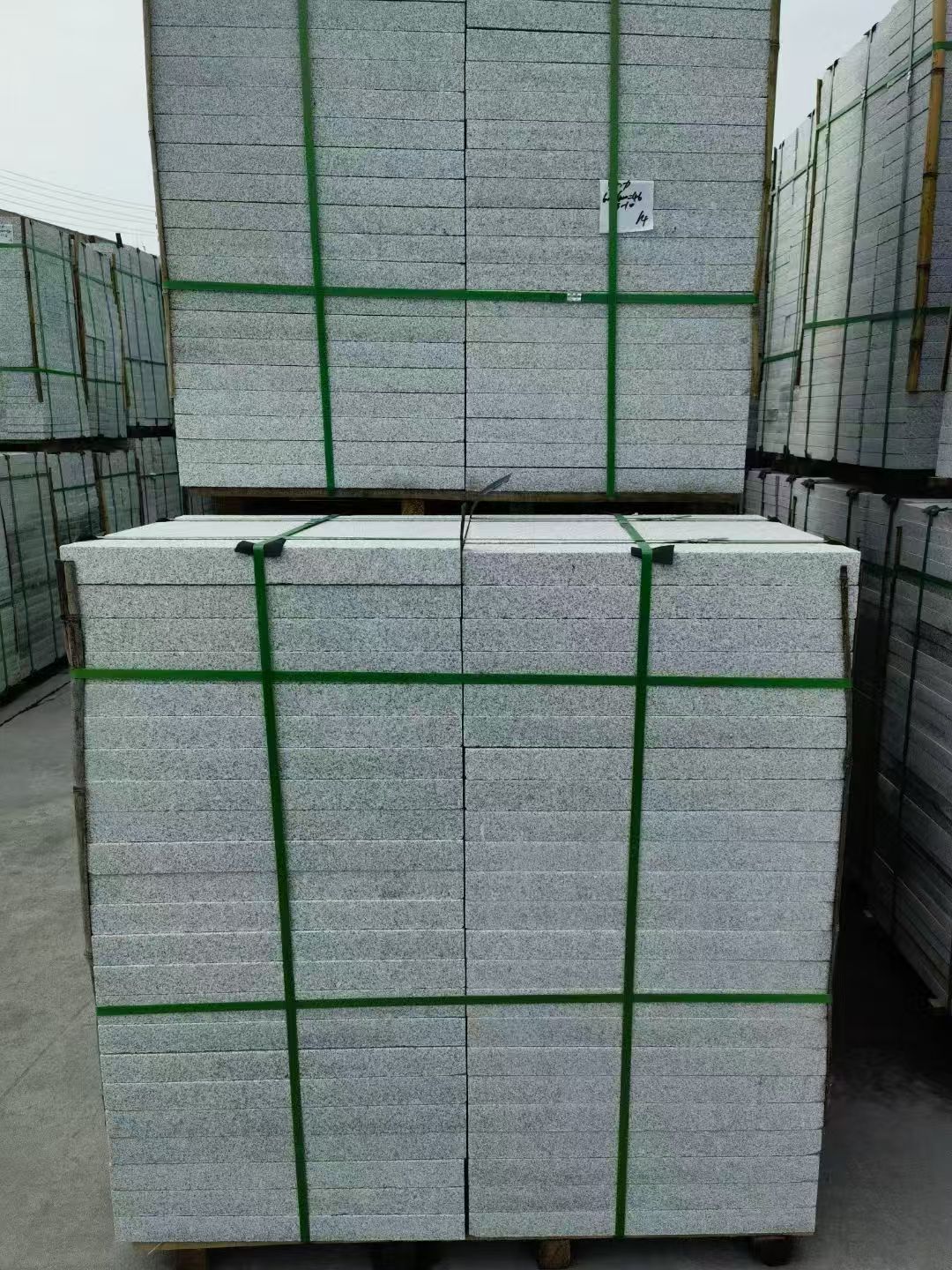 潍坊 芝麻白火烧，园林广场市政工程地铺石，1.8~5.0厚均有现货