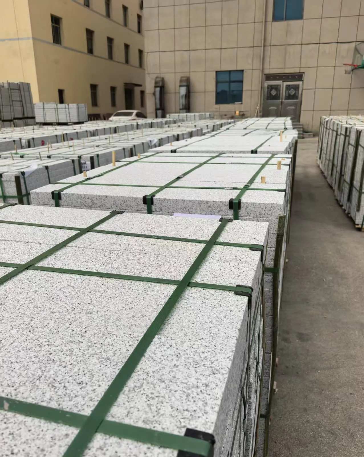 潍坊 白麻花岗岩5.0公分荔枝面地铺石