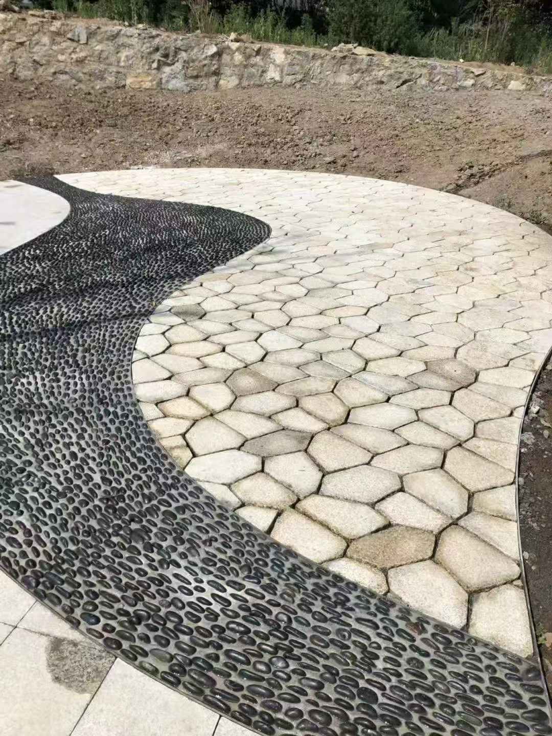 潍坊 黄金麻冰裂纹地铺石工地铺装案例