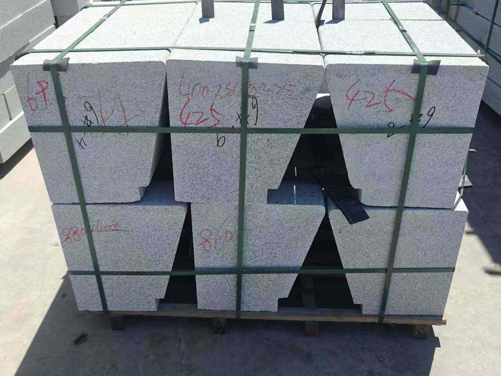 潍坊 芝麻白异形坐凳，石凳