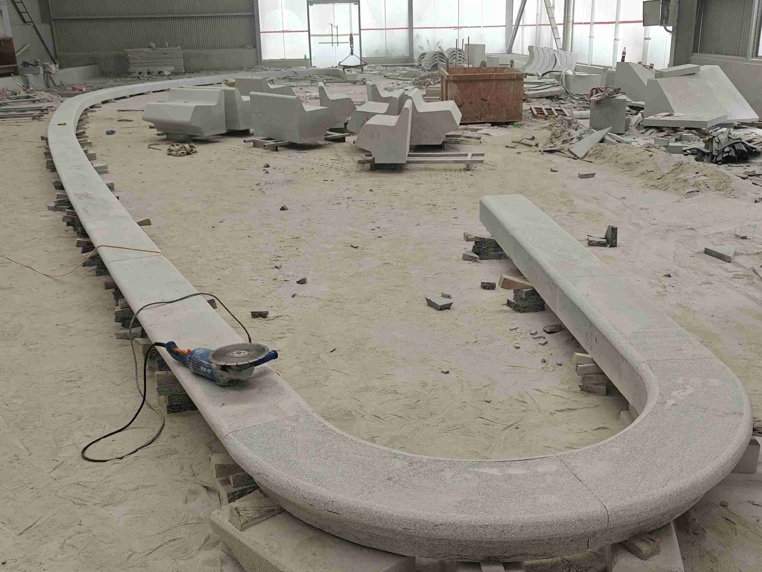 潍坊 芝麻白花岗岩弧形花坛石，坐凳石