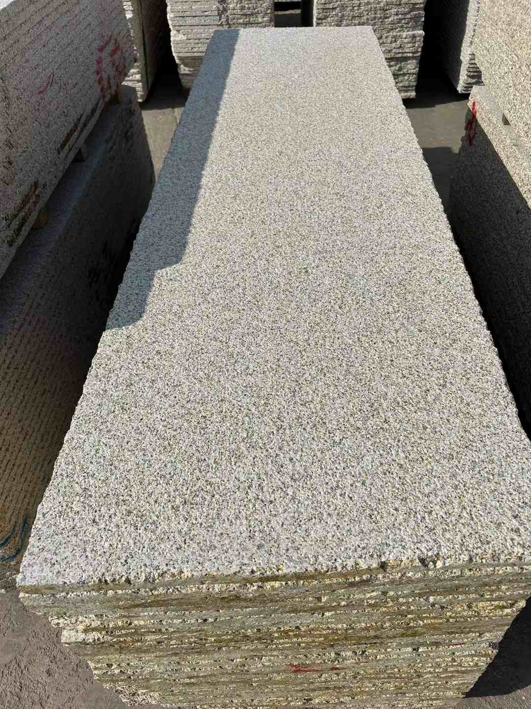 潍坊 黄金麻花岗岩荔枝面毛板，半成品