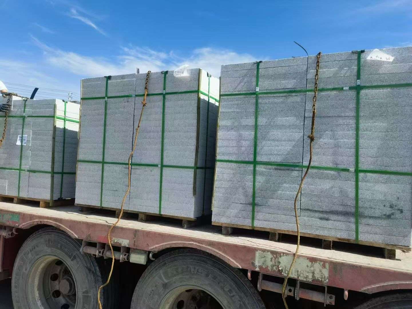 潍坊 芝麻白花岗岩地铺石装车日常