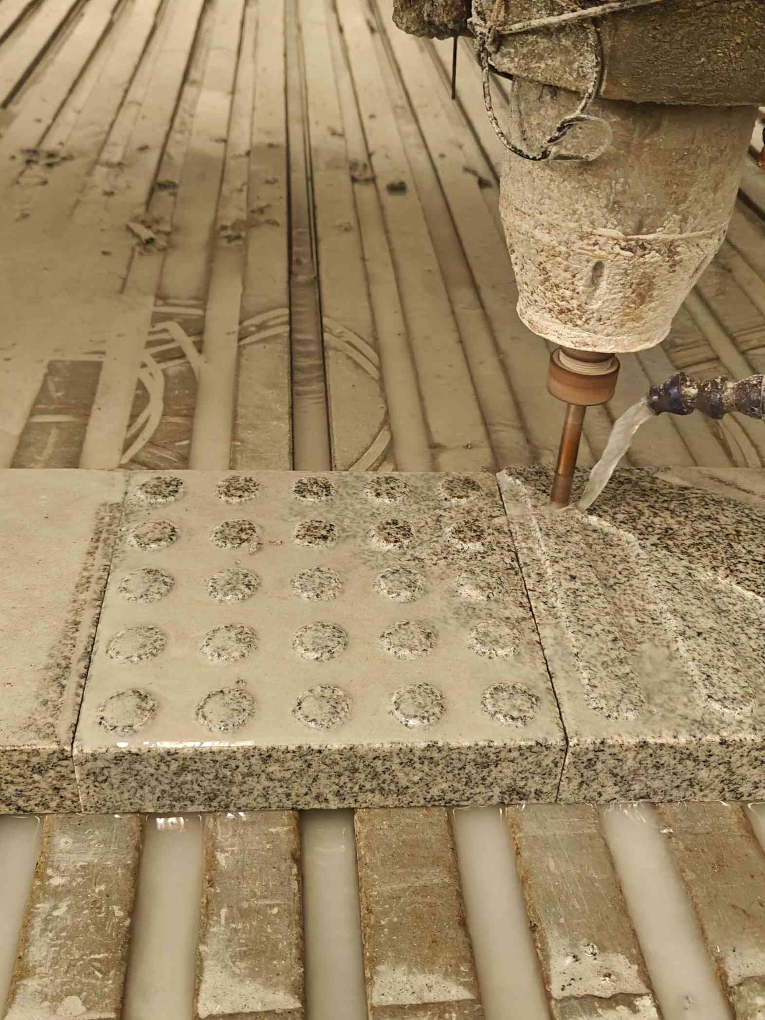 潍坊 芝麻白花岗岩石材盲人石、盲道石、盲点石