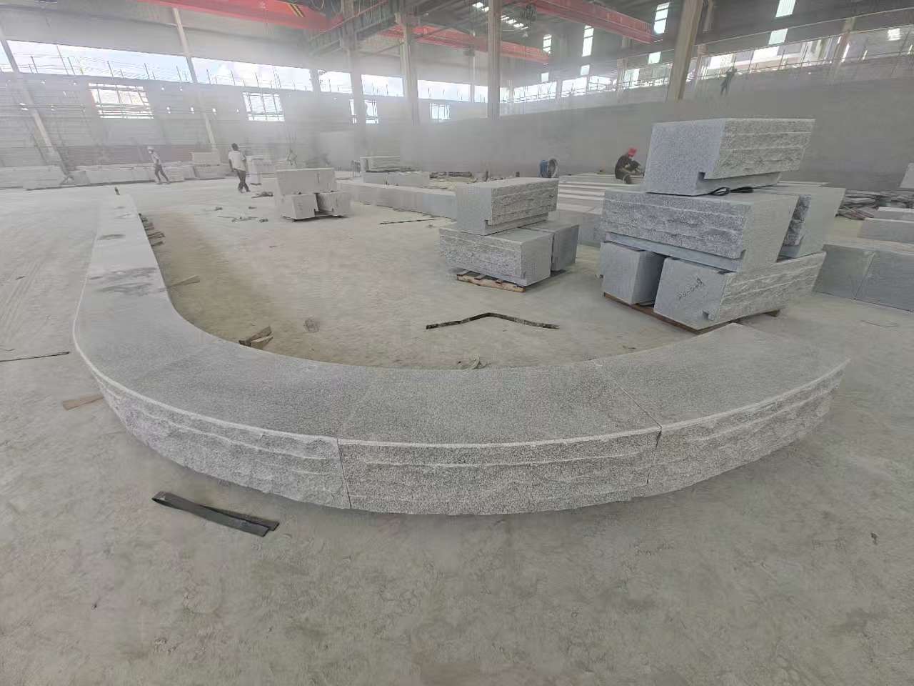 潍坊 芝麻白异形坐凳，自然面光面弧形加工