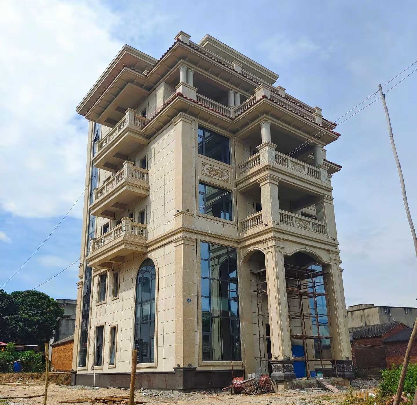 潍坊 黄金麻花岗岩石材别墅外墙干挂搭配（雕花栏杆花瓶柱门楼罗马柱）