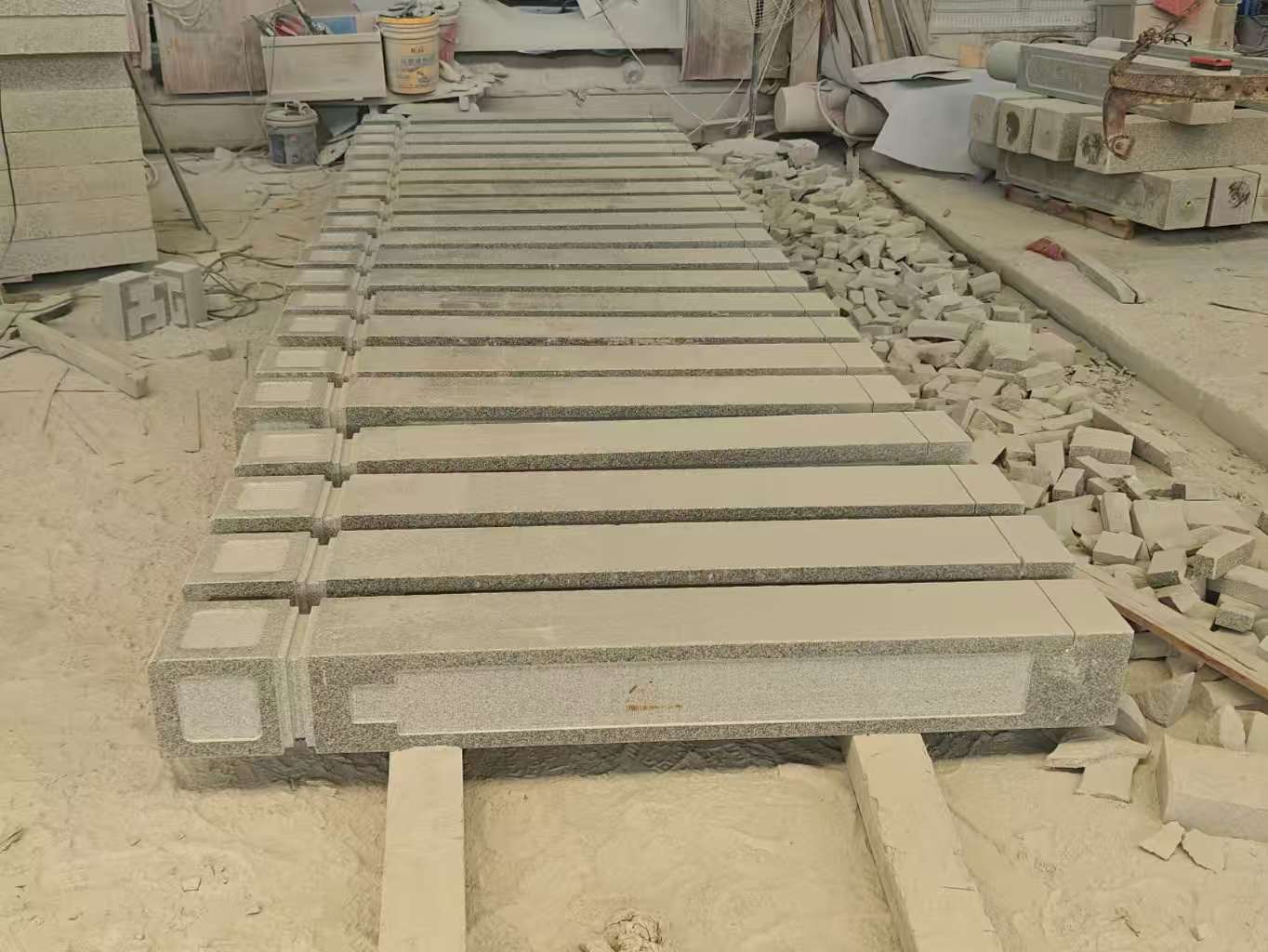 潍坊 芝麻白异形加工雕刻-栏杆大柱，方柱