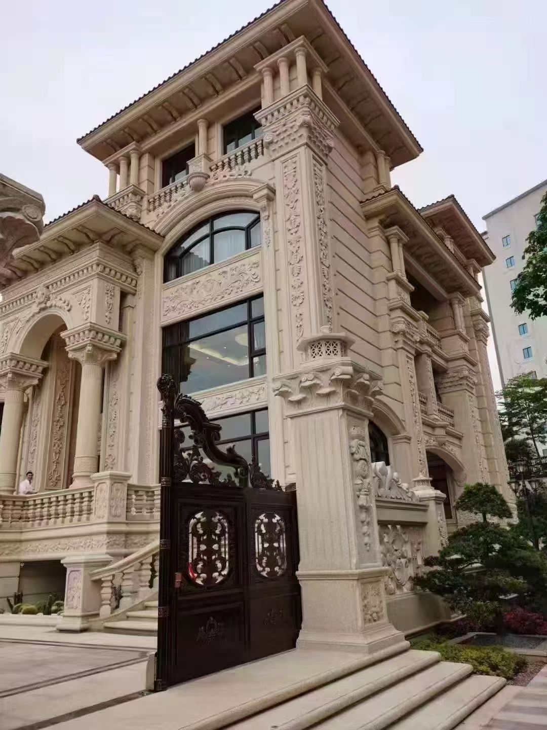 潍坊 黄金麻花岗岩别墅外墙干挂效果展示