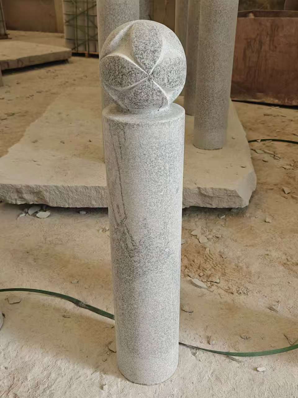 潍坊 芝麻白花岗岩石材挡车石柱、停车柱、圆柱挡车柱、方柱挡车柱等