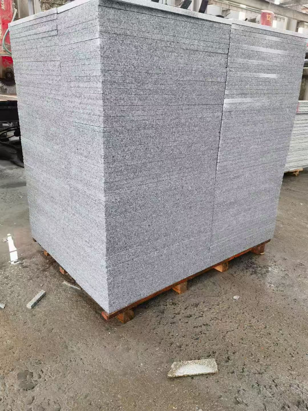 潍坊 芝麻白火烧面1.8厚300*600地铺石，尺寸标准，厚薄均匀