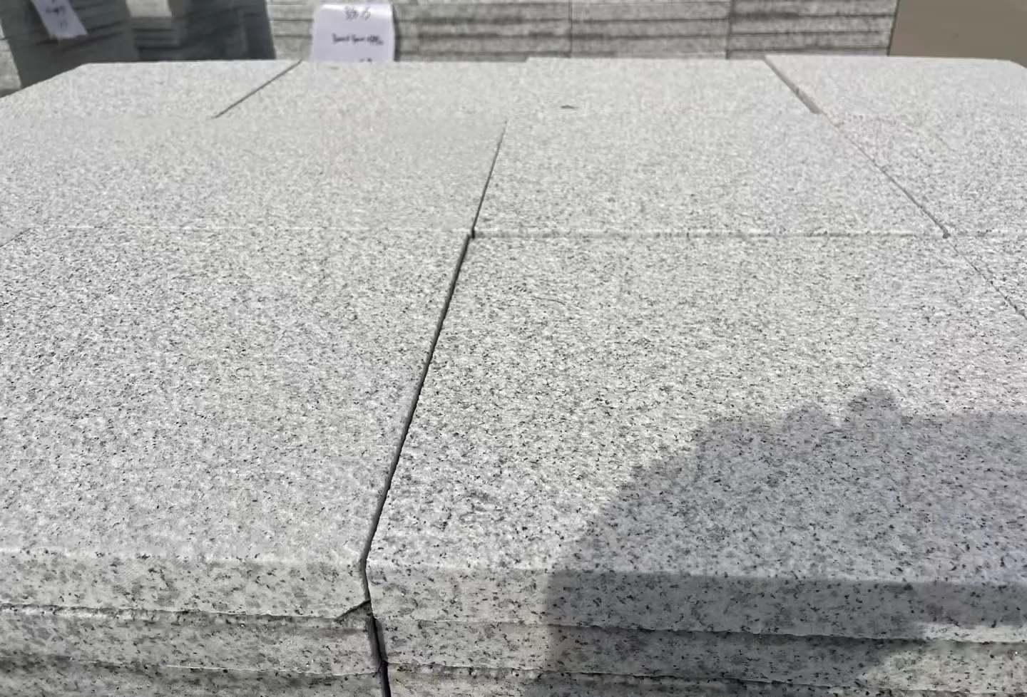 潍坊 白麻花岗岩石材推荐 荔枝面地铺石