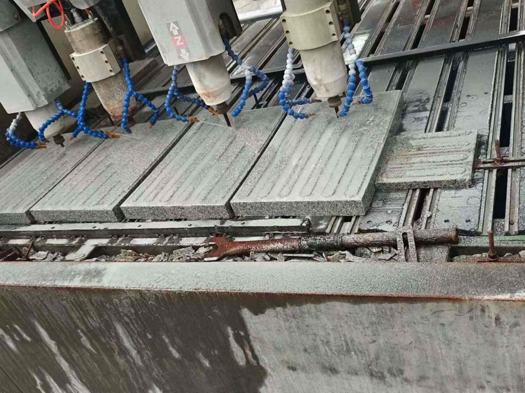 潍坊 芝麻白花岗岩荔枝面盲道雕刻