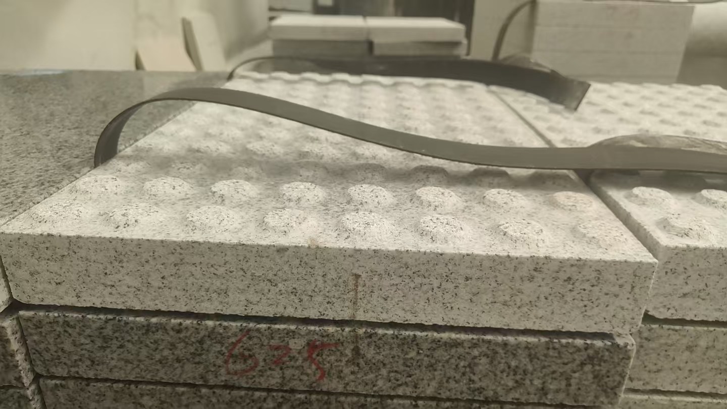 潍坊 芝麻白花岗岩6.0公分荔枝面五轴加工雕刻盲点