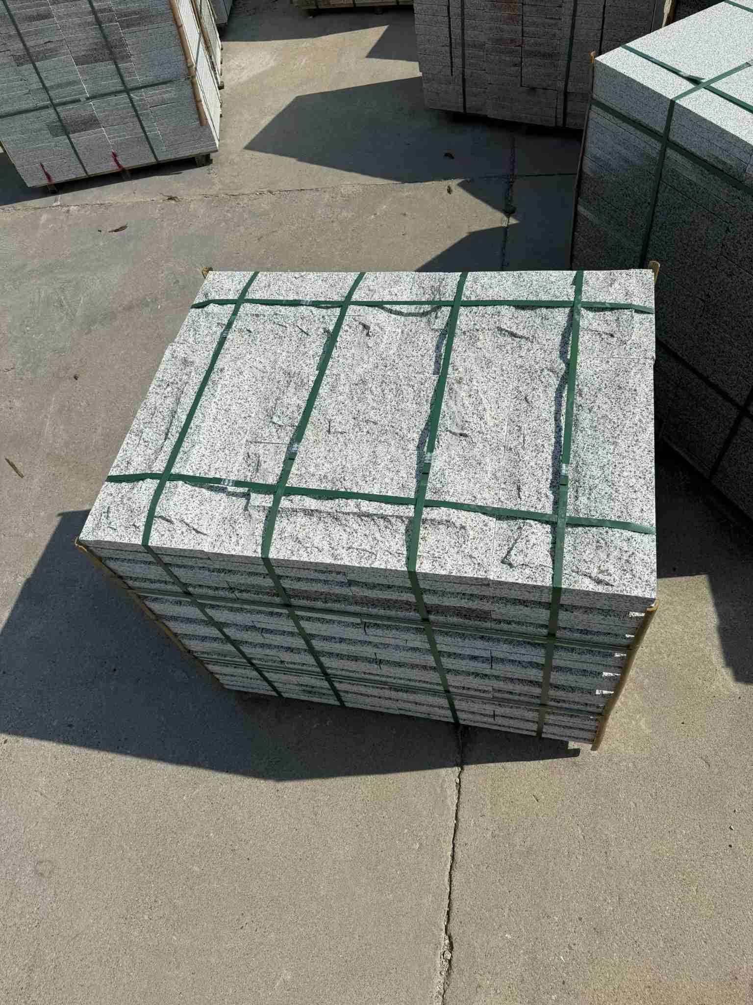 潍坊 白麻花岗岩石材自然面蘑菇石成品