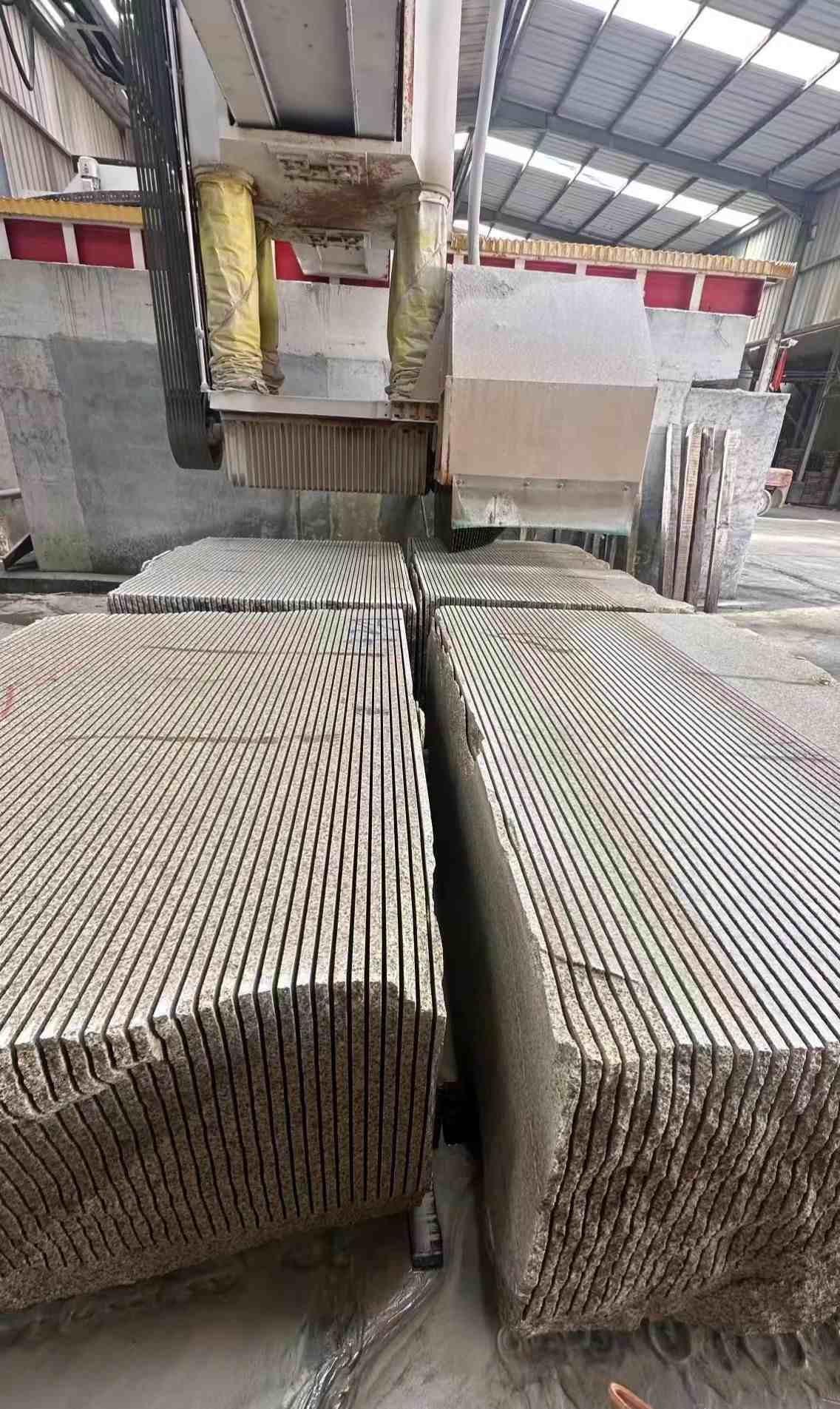 潍坊 车间生产日常，黄金麻白麻花岗岩