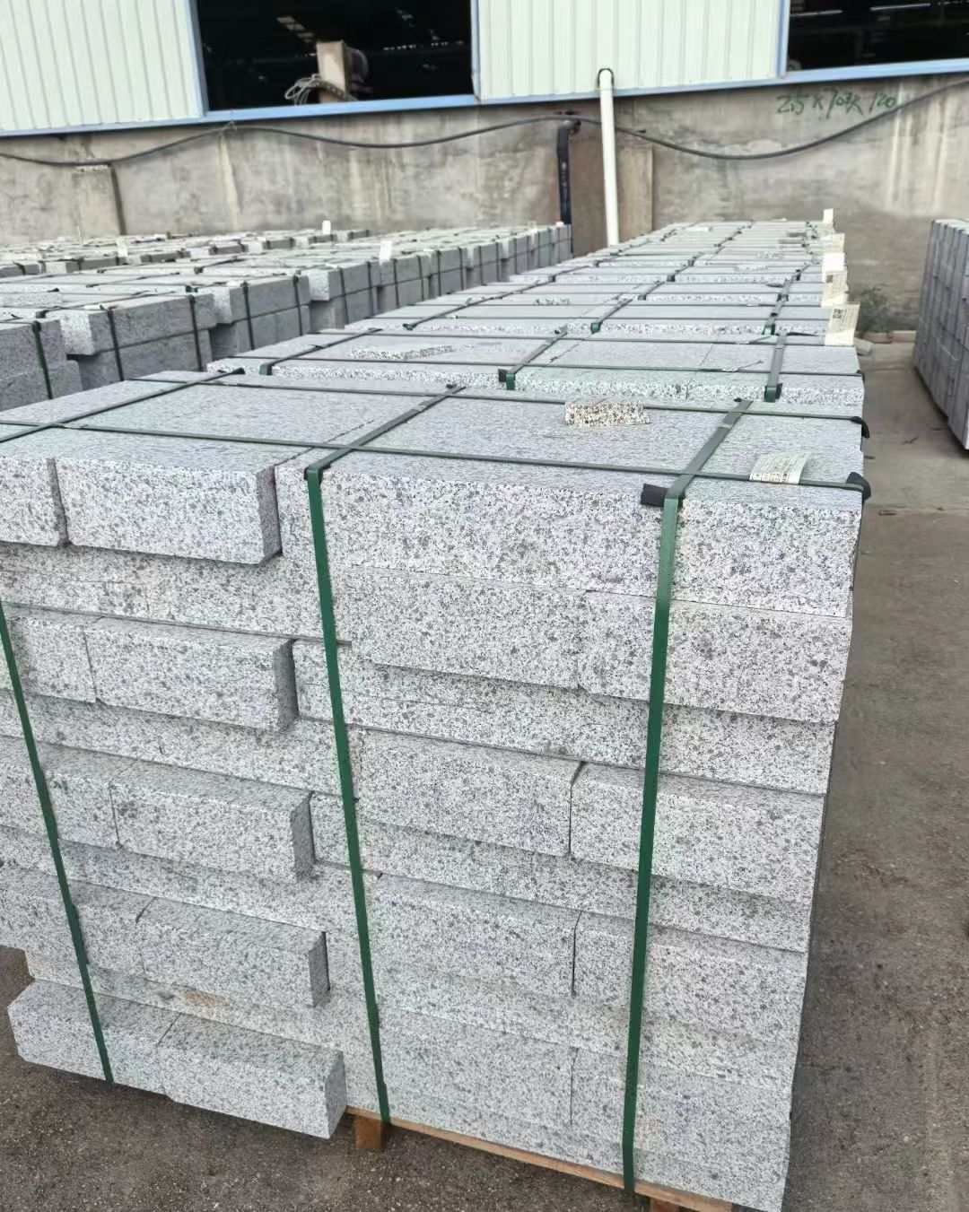 潍坊 白麻花岗岩路沿石，弧形路沿石，道牙石，马路牙子，界石，路缘石，平沿石，直岩石，平缘石等