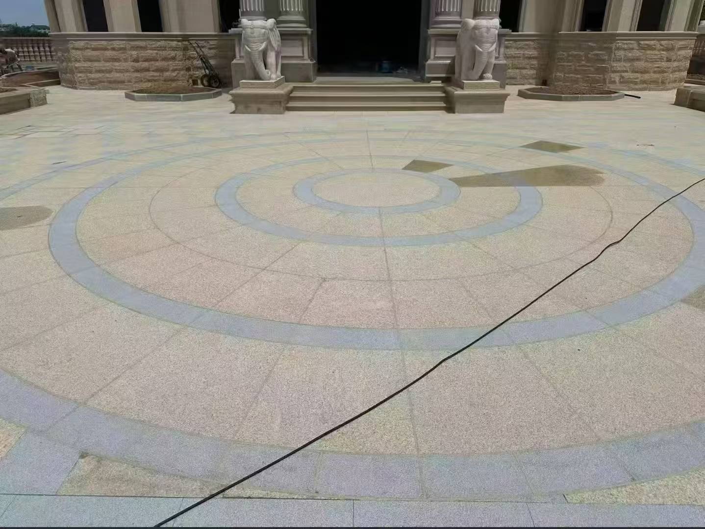 潍坊 黄金麻芝麻灰花岗岩石材地铺拼接效果